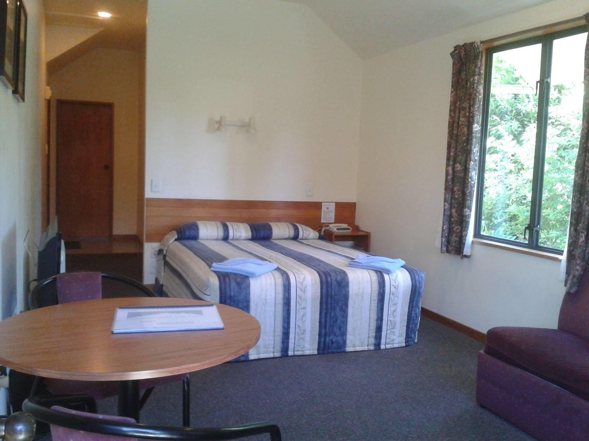 جيرالدين Four Peaks Motel المظهر الخارجي الصورة