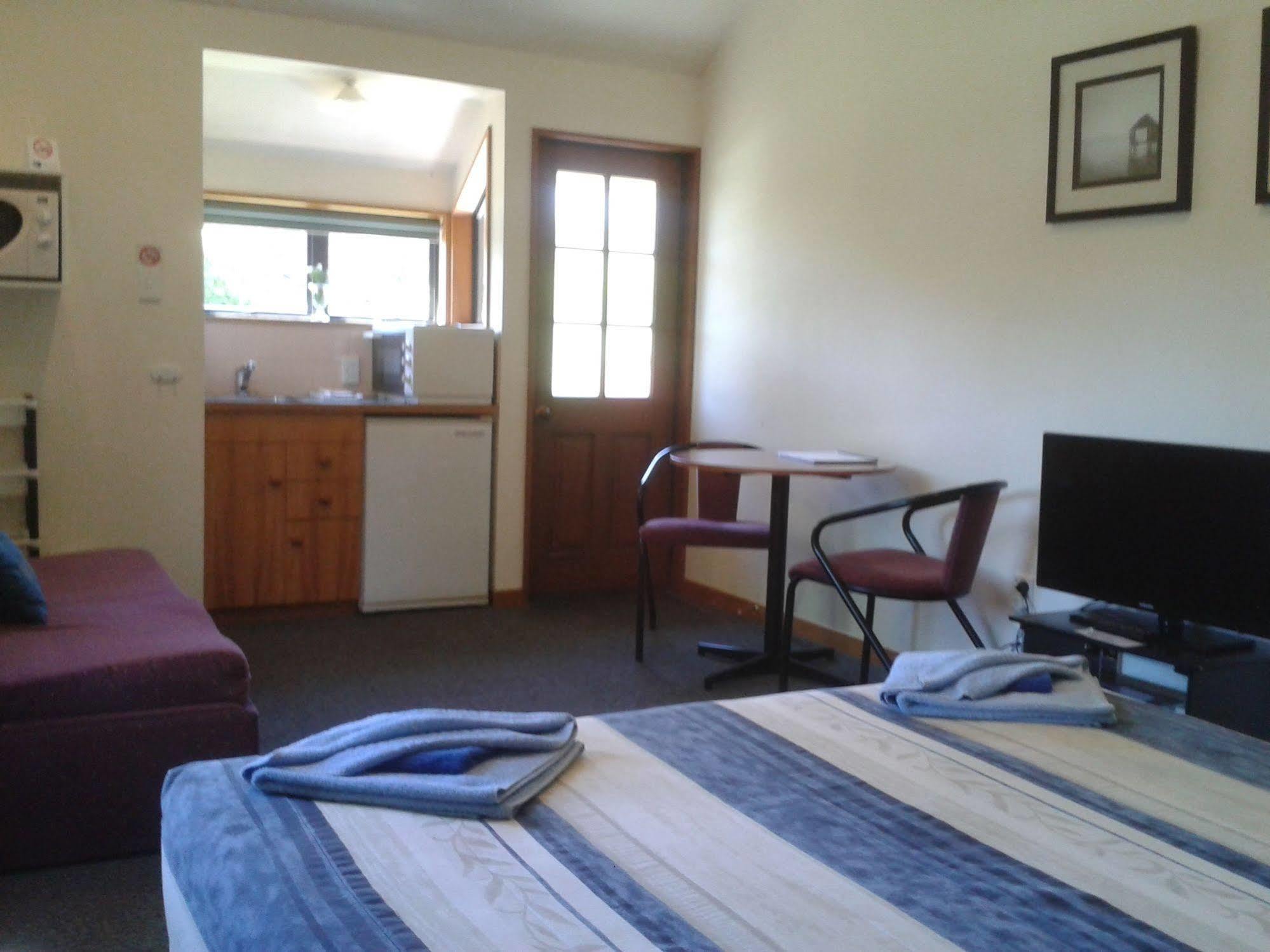 جيرالدين Four Peaks Motel المظهر الخارجي الصورة