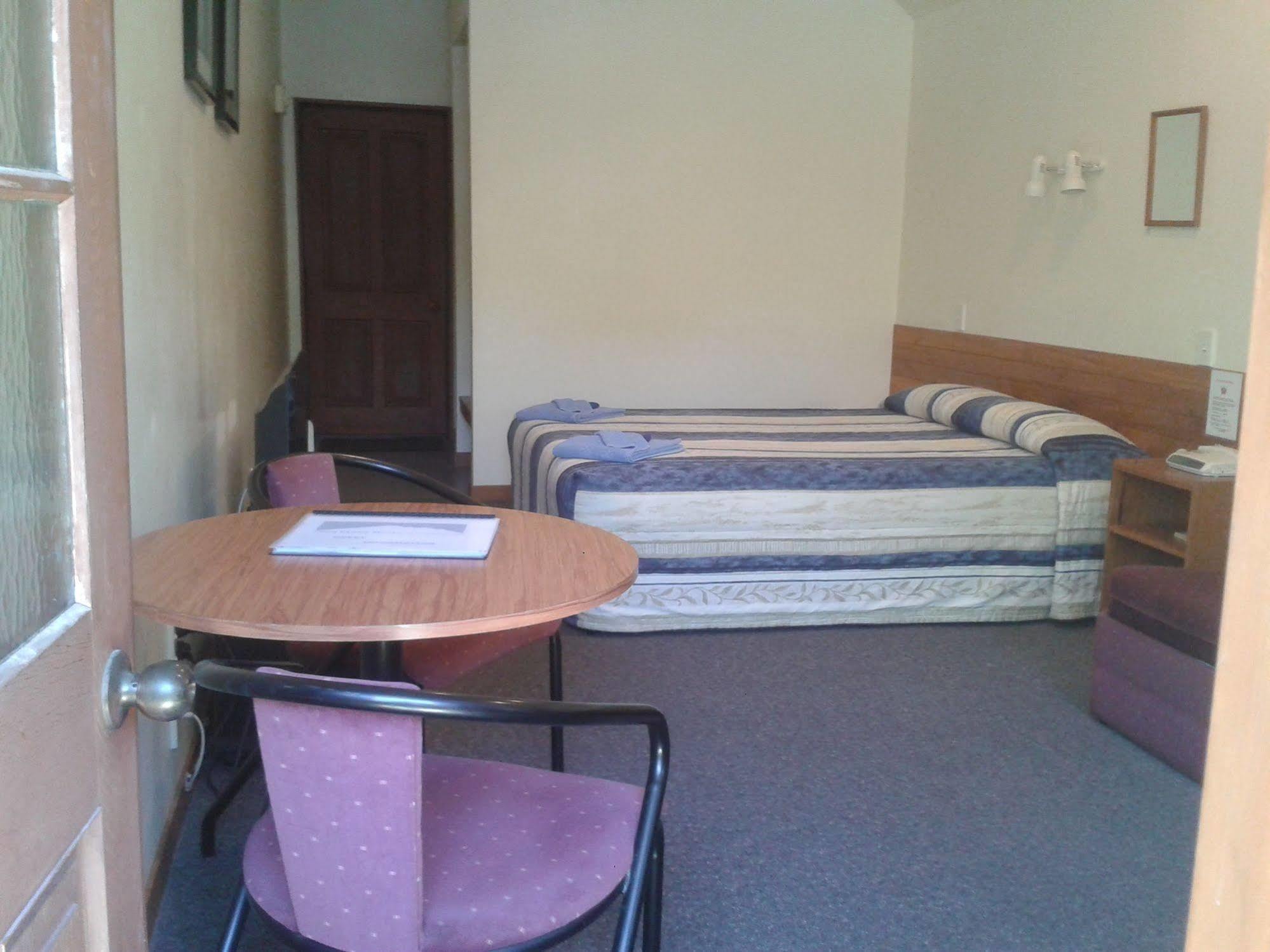 جيرالدين Four Peaks Motel المظهر الخارجي الصورة