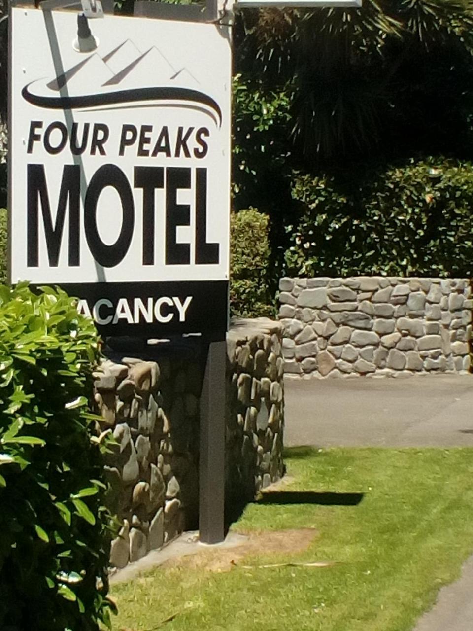 جيرالدين Four Peaks Motel المظهر الخارجي الصورة