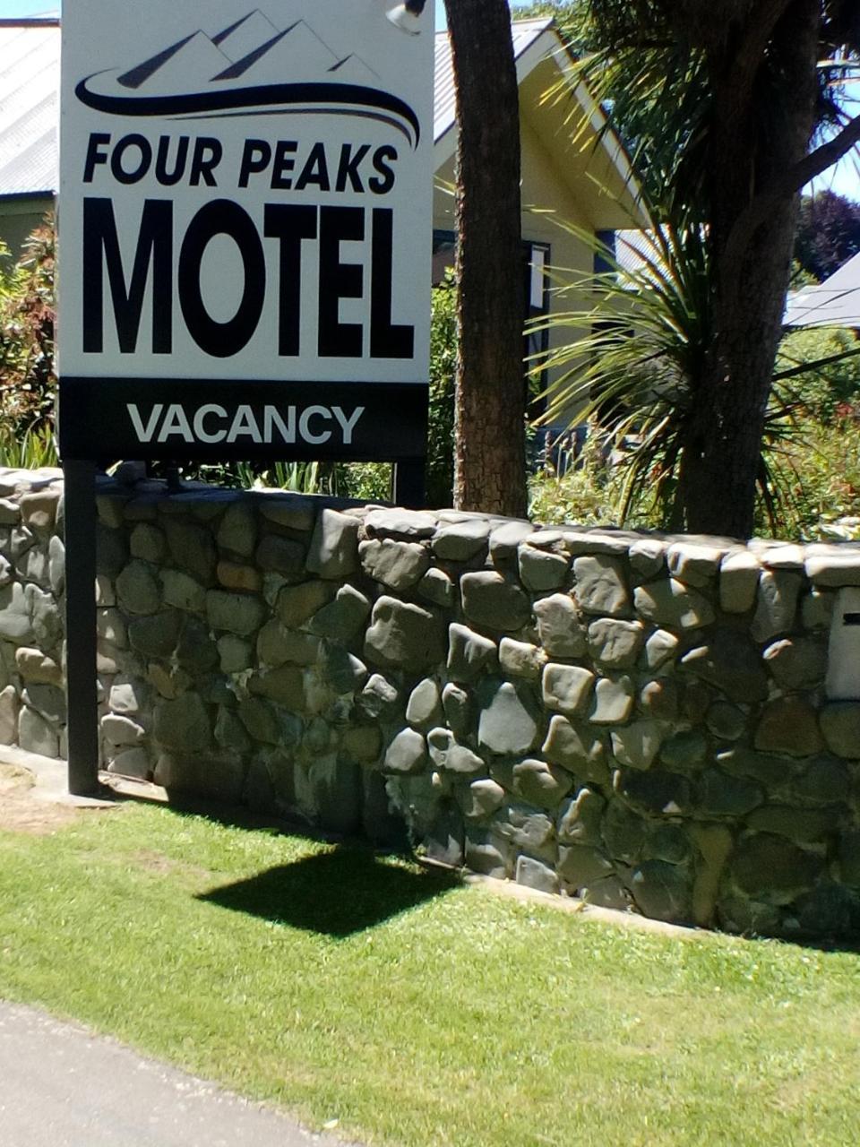 جيرالدين Four Peaks Motel المظهر الخارجي الصورة